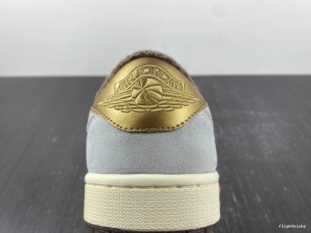 of OG Rabbit Air Retro Year the Jordan 1 DV1312-200 Low 0822